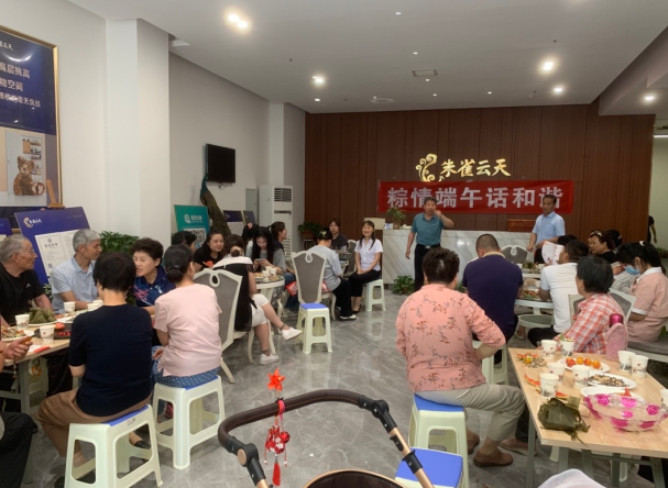 粽情端午话和谐   香囊艾叶送安康